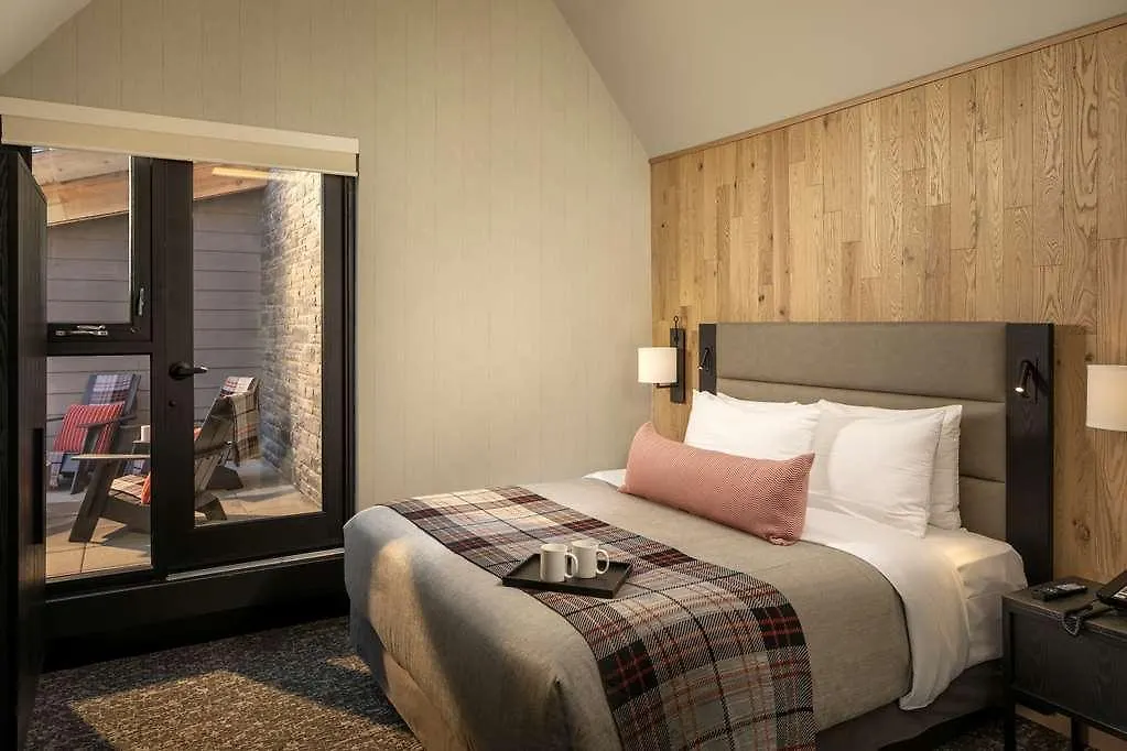 Peaks Hotel And Suites Banff 3*,