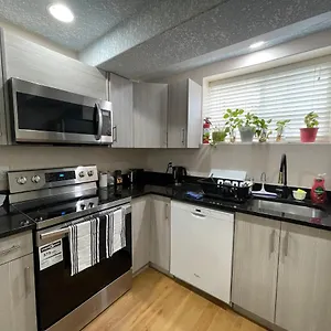 Super Luxury & Cozy Lower Level In Nw Calgary, Ab Close To Banff Calgary