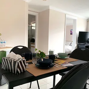 Skytrain Suite: Comfort Near Metro & Downtown Vancouver