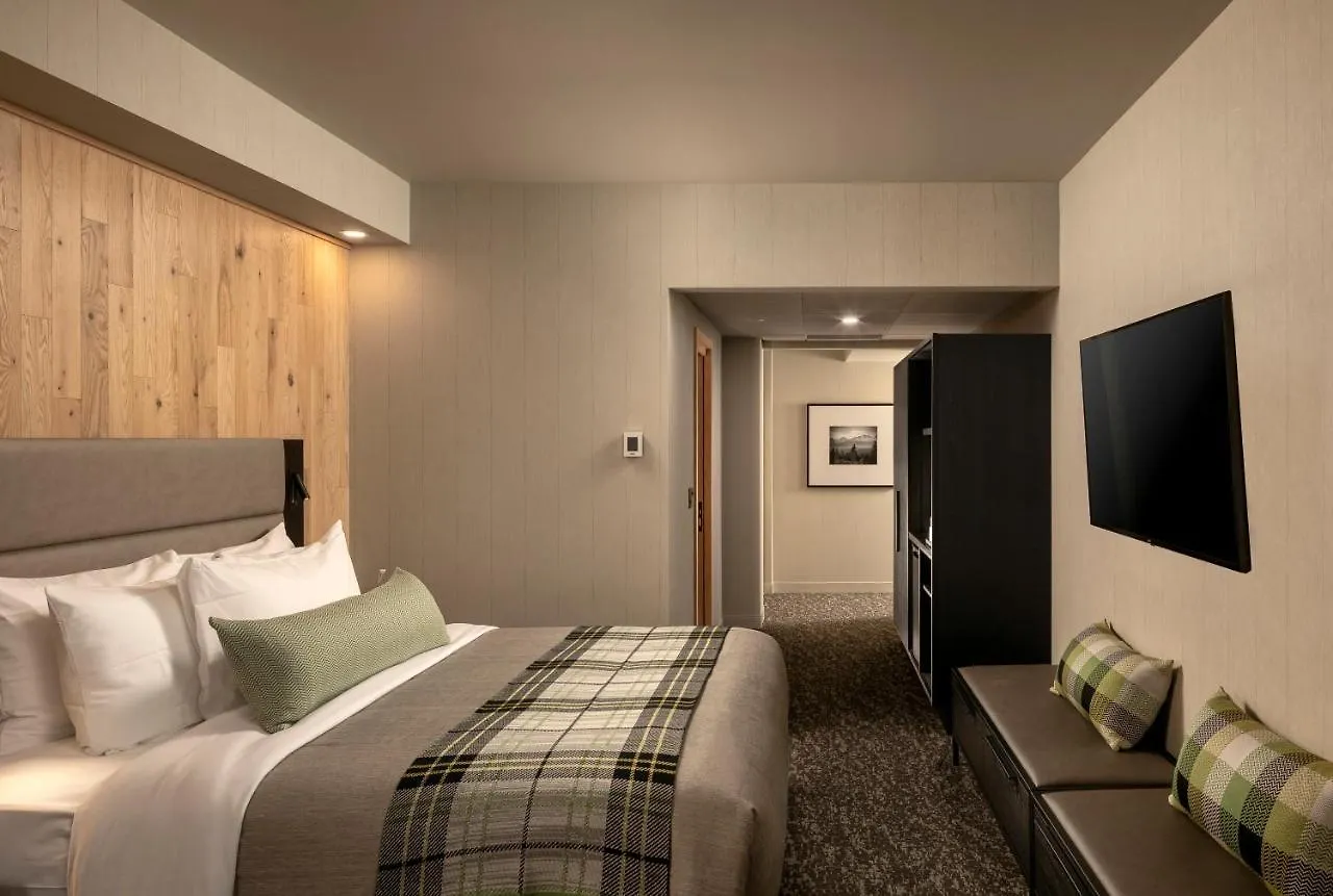 Peaks Hotel And Suites Banff 3*,