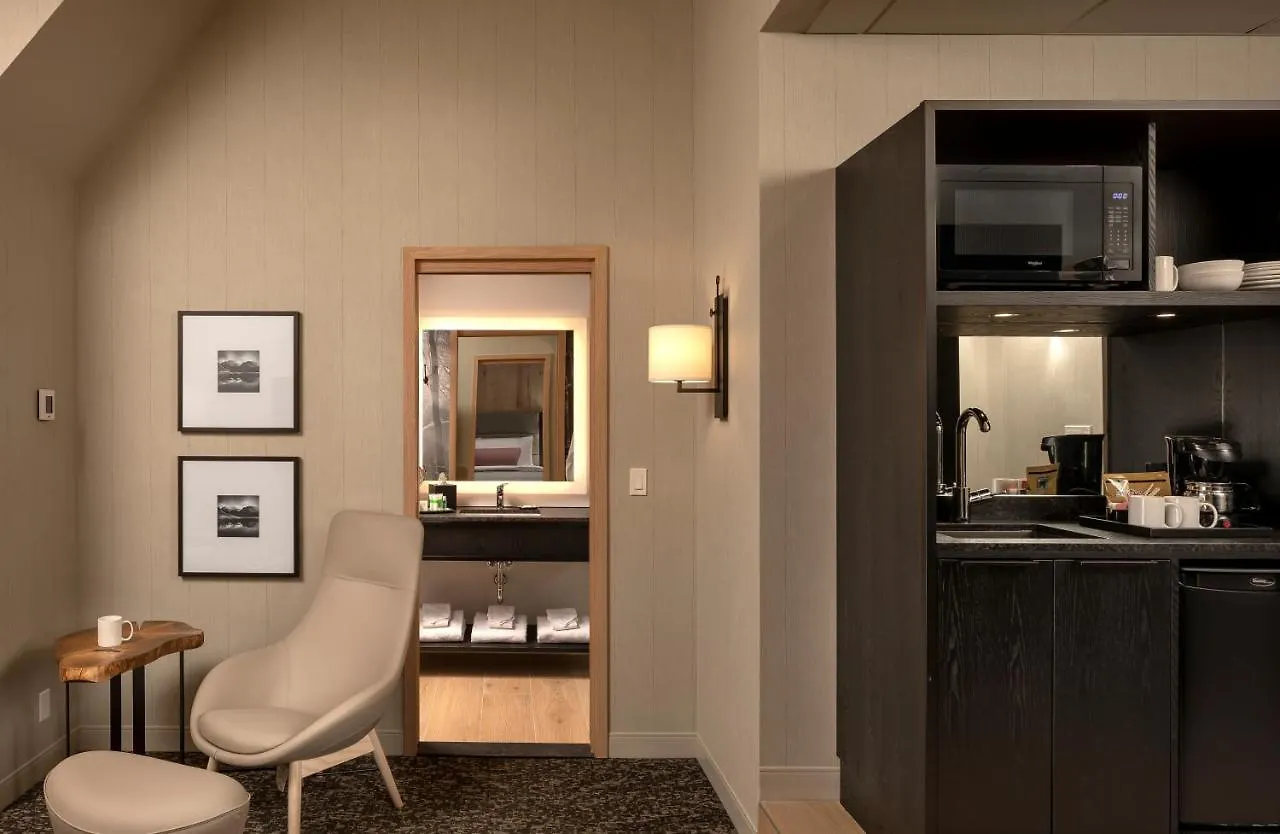Peaks Hotel And Suites Banff