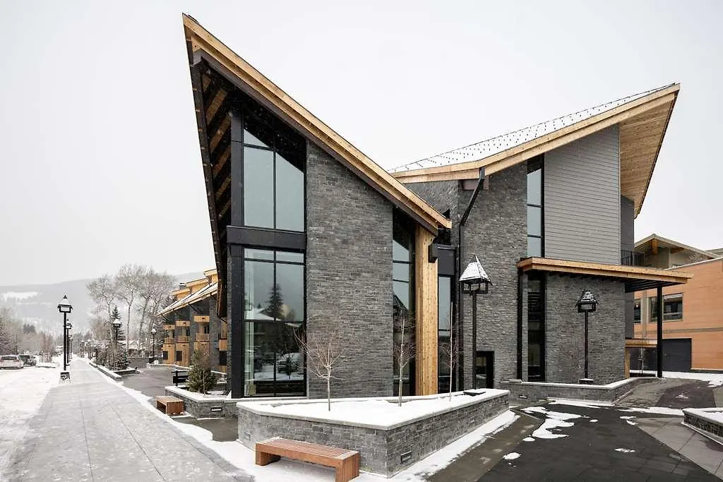 Peaks Hotel And Suites Banff 3*,